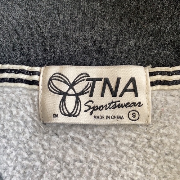 very comfy zip up sweater from TNA - Picture 2 of 2